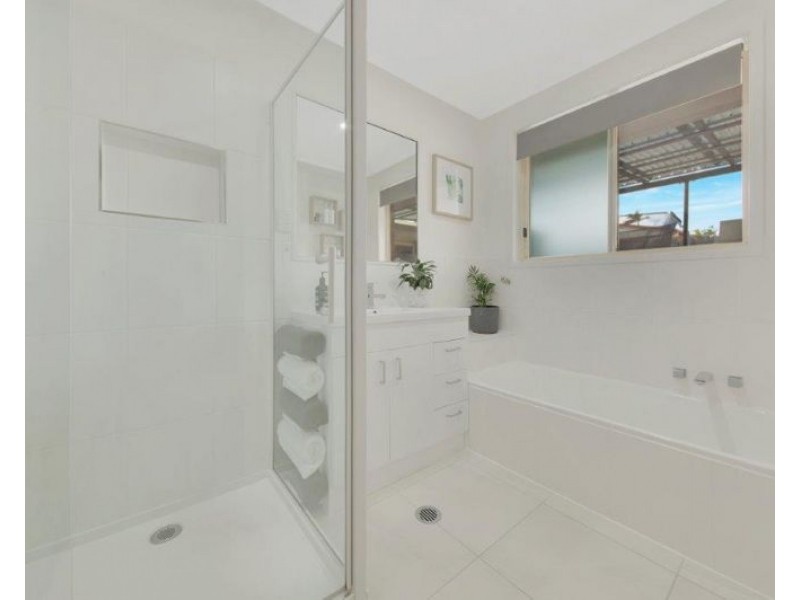 5 Weatherly Court, Clinton QLD 4680