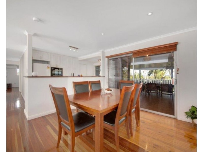 25 Holland Street, West Gladstone QLD 4680