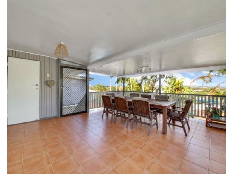 25 Holland Street, West Gladstone QLD 4680