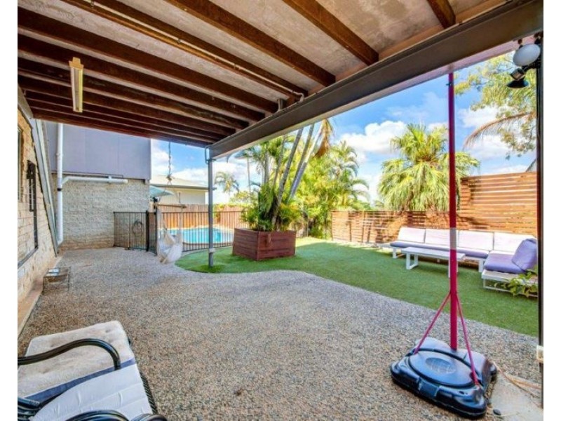 25 Holland Street, West Gladstone QLD 4680