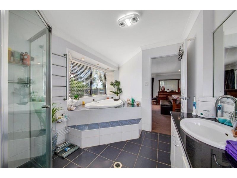 13 Panorama Court, Glen Eden QLD 4680