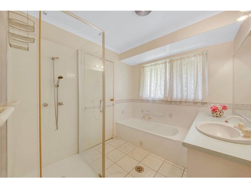 11 Weatherley Court, Clinton QLD 4680