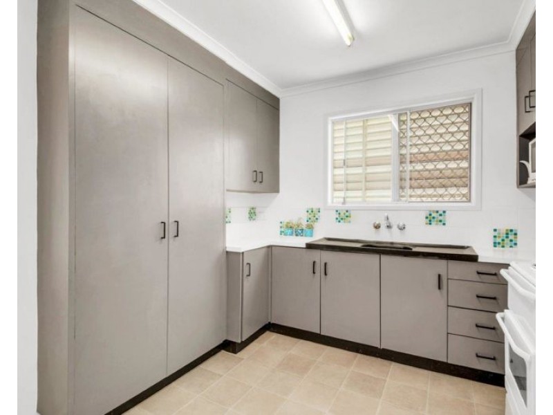 29 Pine Avenue, West Gladstone QLD 4680
