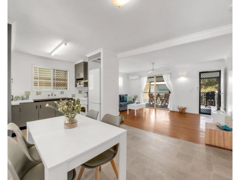 29 Pine Avenue, West Gladstone QLD 4680