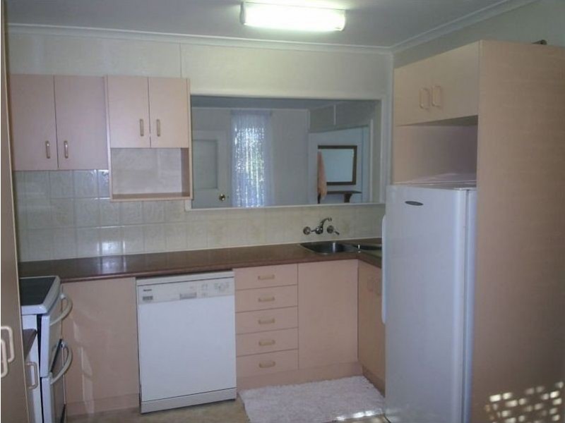 60 Elizabeth Street, South Gladstone QLD 4680