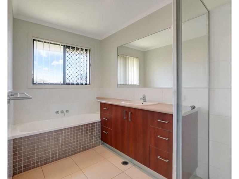 3 Larcom Rise, West Gladstone QLD 4680