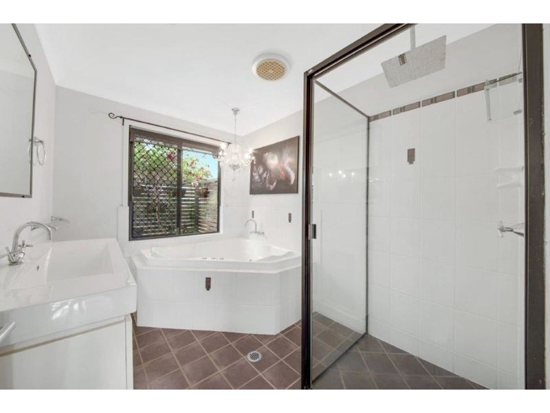 18 Billabong Drive, Glen Eden QLD 4680