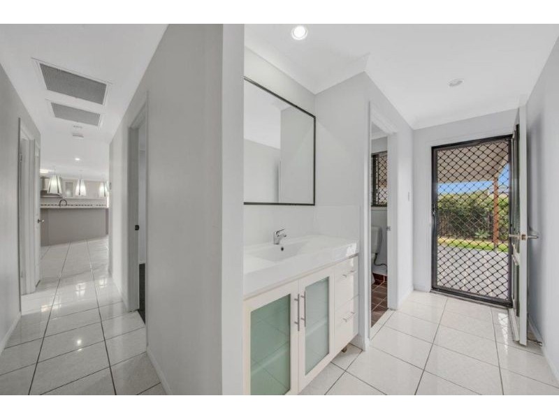 18 Billabong Drive, Glen Eden QLD 4680