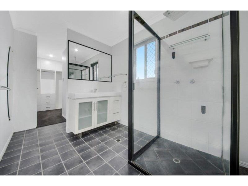 18 Billabong Drive, Glen Eden QLD 4680