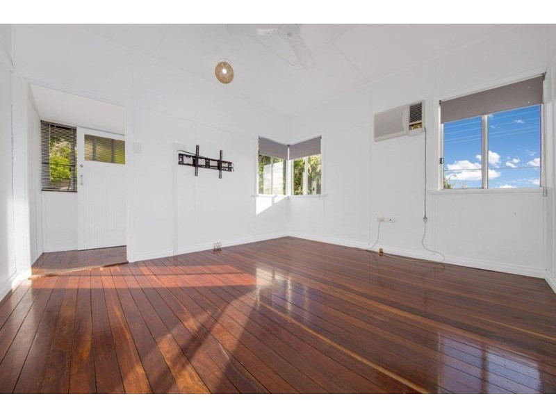 203 Oaka Street, South Gladstone QLD 4680