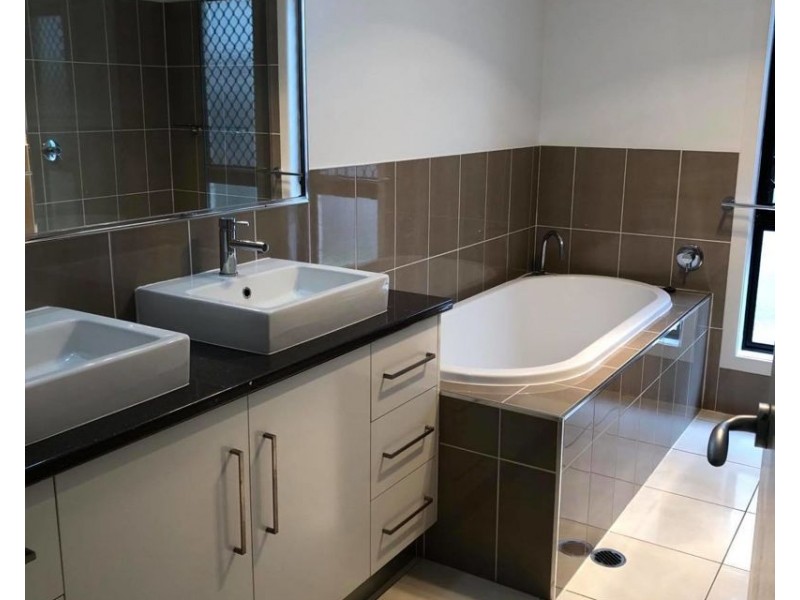 8 Ingra Close, Glen Eden QLD 4680