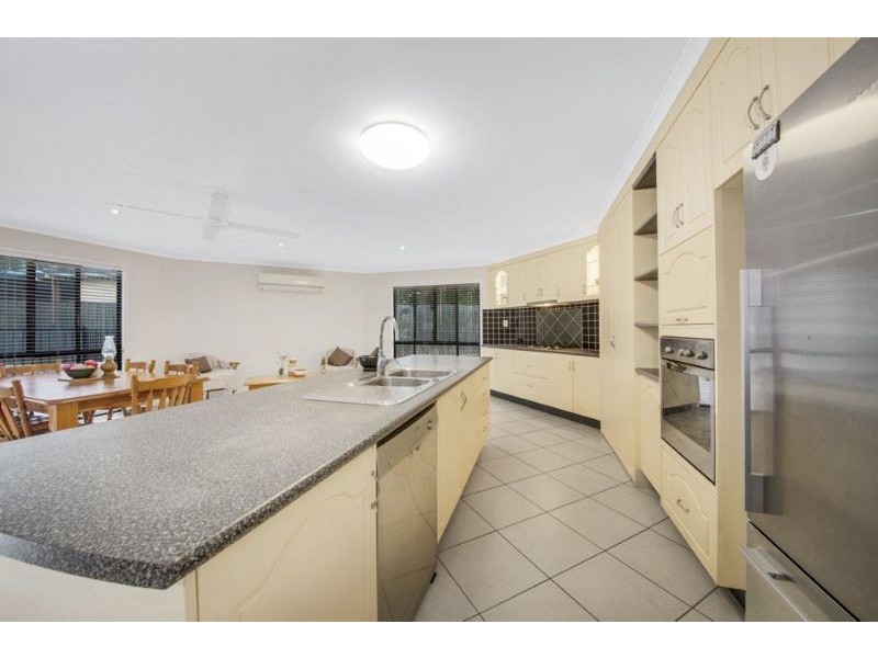 35 Katrina Boulevard, New Auckland QLD 4680