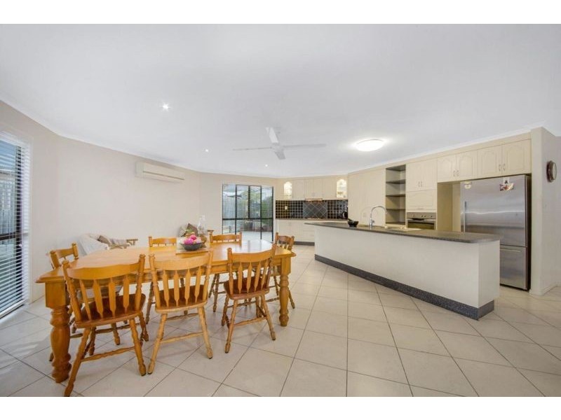 35 Katrina Boulevard, New Auckland QLD 4680