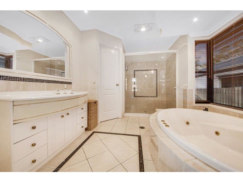 35 Katrina Boulevard, New Auckland QLD 4680