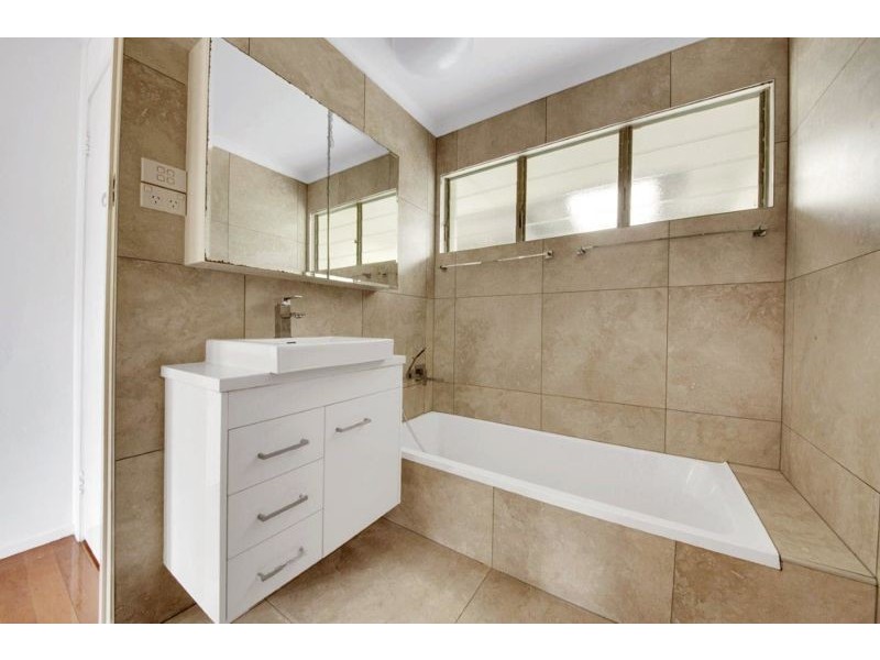 1 Byrne Street, West Gladstone QLD 4680