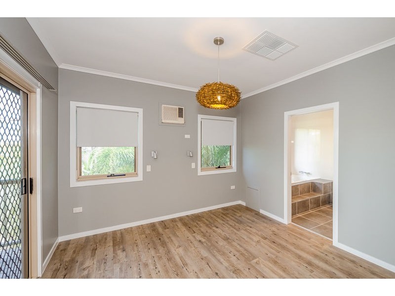 25 Rigby Crescent, West Gladstone QLD 4680