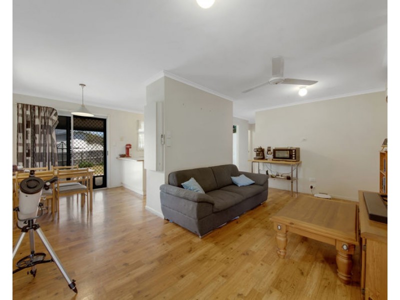 18 Cook Street, West Gladstone QLD 4680