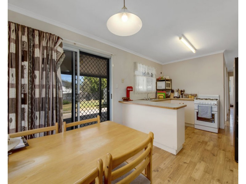 18 Cook Street, West Gladstone QLD 4680
