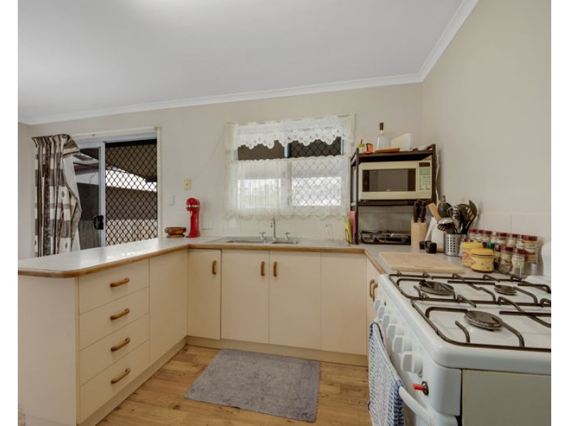 18 Cook Street, West Gladstone QLD 4680