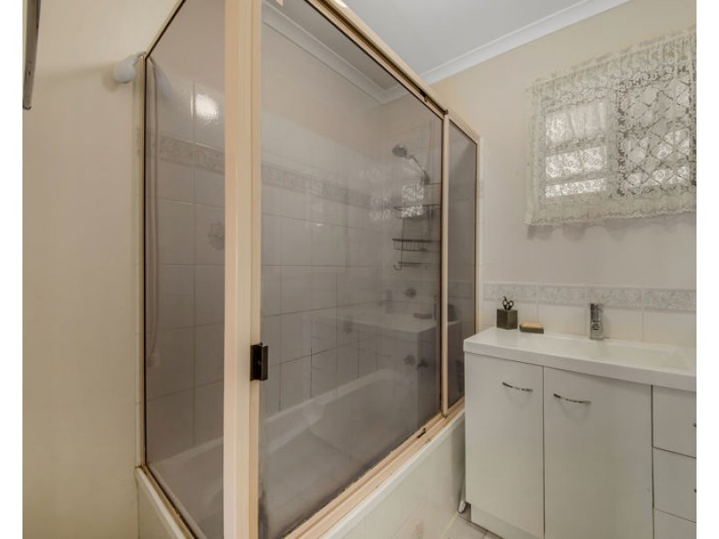 18 Cook Street, West Gladstone QLD 4680