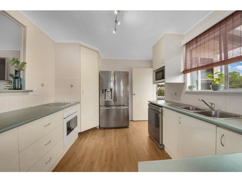 4 Wilson Street, New Auckland QLD 4680