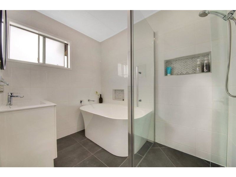 4 Wilson Street, New Auckland QLD 4680