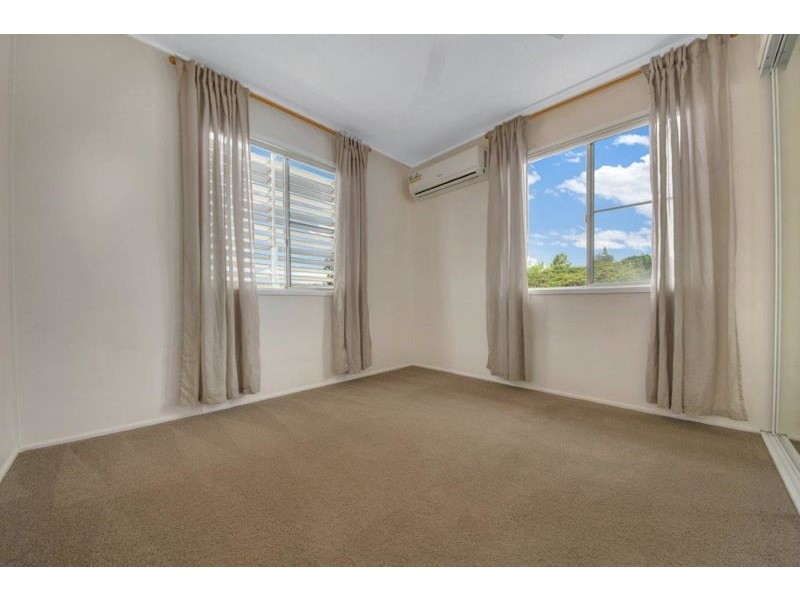 4 Wilson Street, New Auckland QLD 4680
