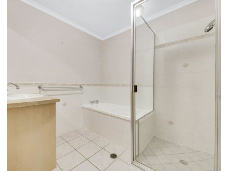 1 Curran Court, Clinton QLD 4680