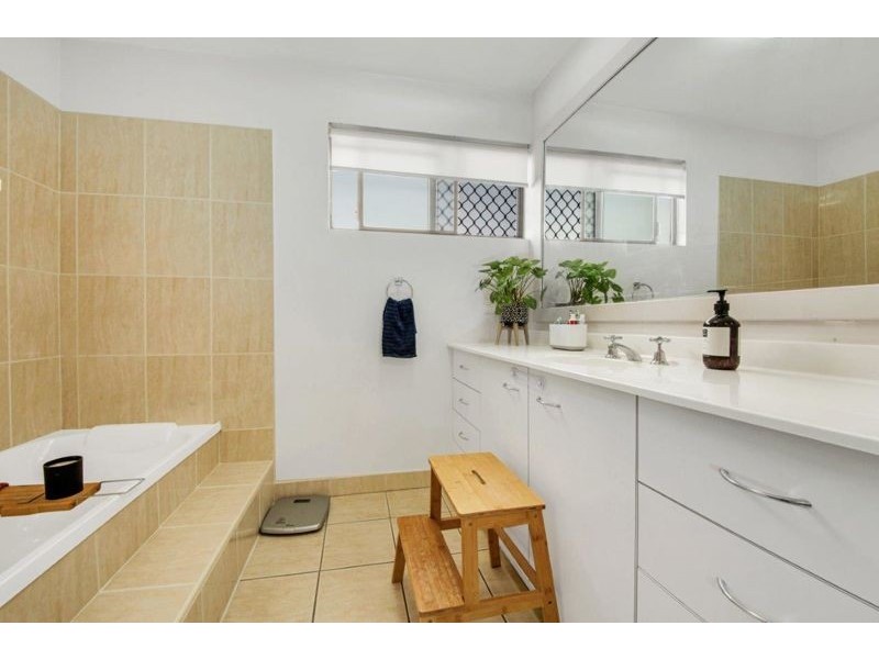 33 Mars Crescent, Telina QLD 4680