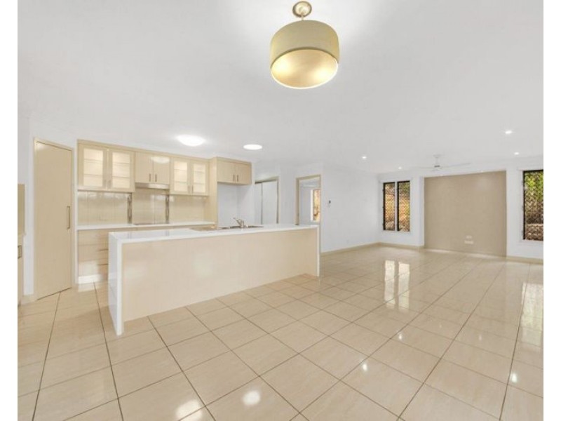 49 Dartmouth Close, Clinton QLD 4680