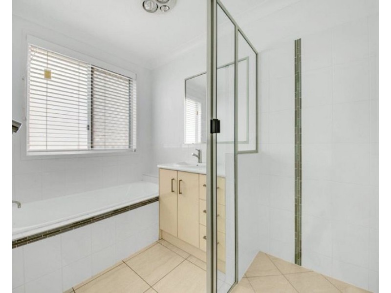 49 Dartmouth Close, Clinton QLD 4680