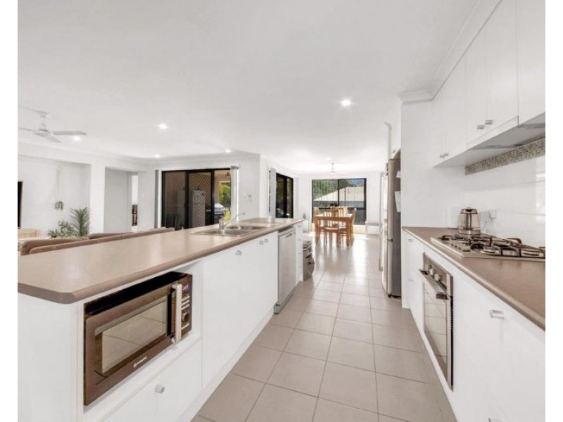 24 Iris Road, Kirkwood QLD 4680
