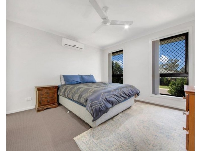 24 Iris Road, Kirkwood QLD 4680