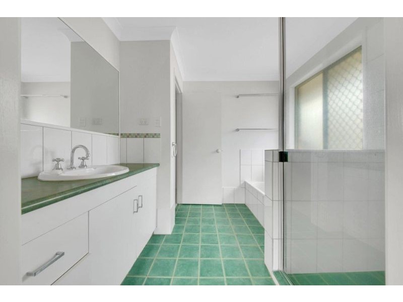 5 Hayman Court, Clinton QLD 4680