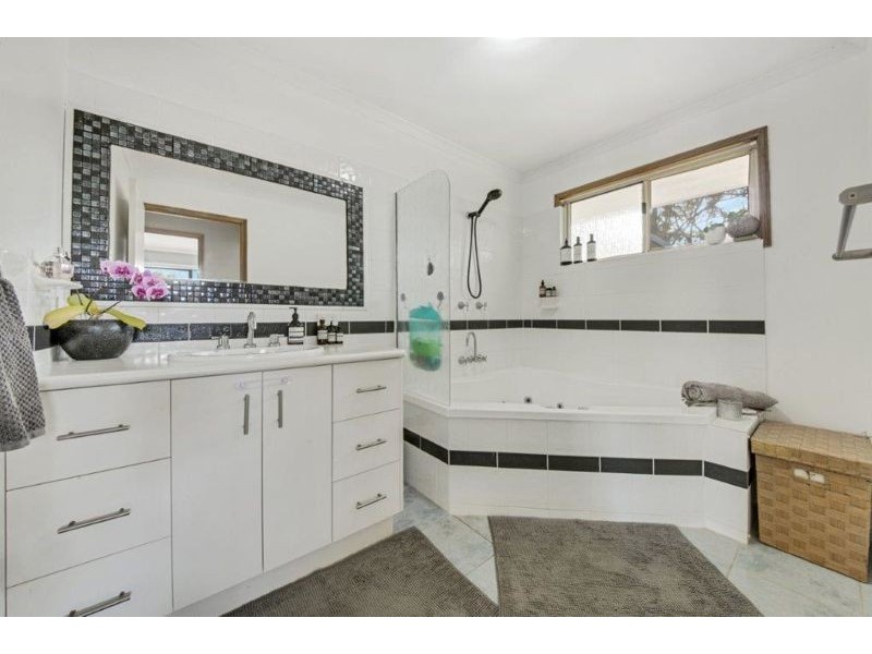 32 Sharyn Drive, New Auckland QLD 4680