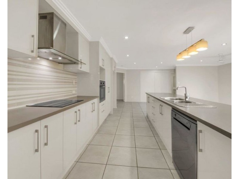 5 Woodland Court, Kirkwood QLD 4680