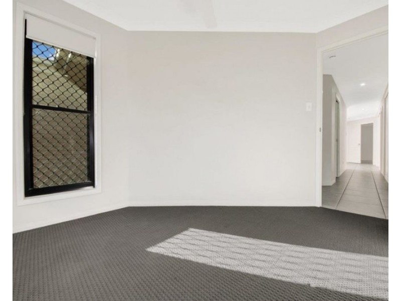5 Woodland Court, Kirkwood QLD 4680