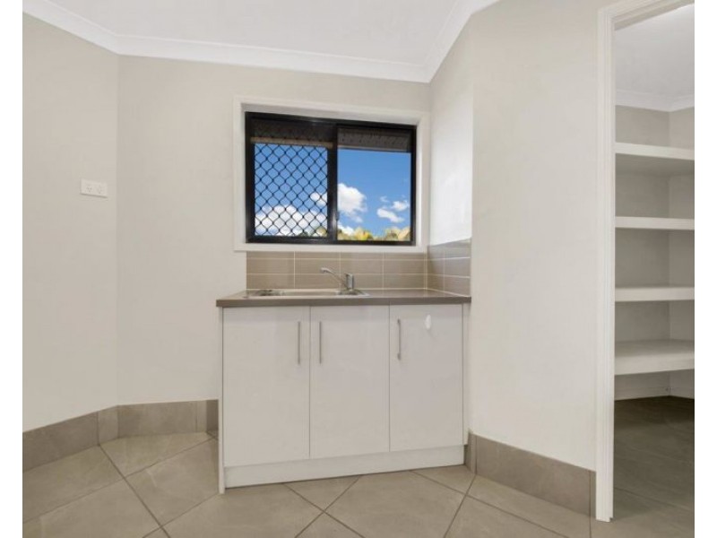 5 Woodland Court, Kirkwood QLD 4680