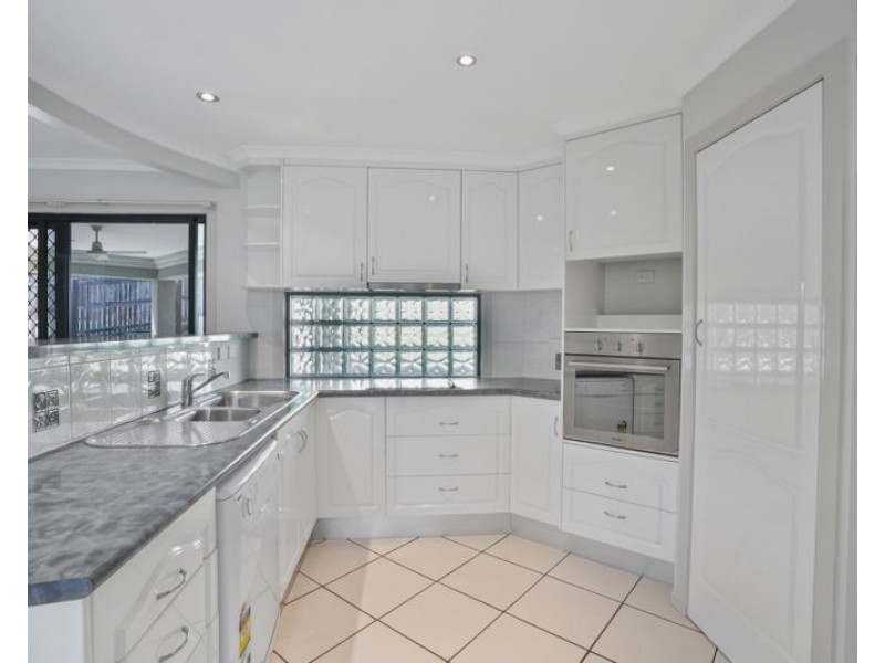 12 Leonie Court, New Auckland QLD 4680