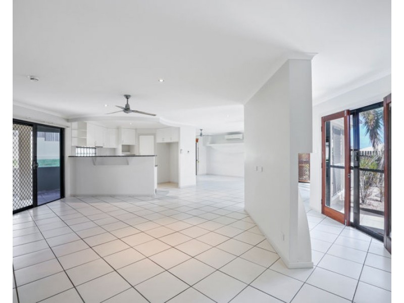 12 Leonie Court, New Auckland QLD 4680