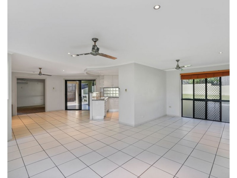 12 Leonie Court, New Auckland QLD 4680