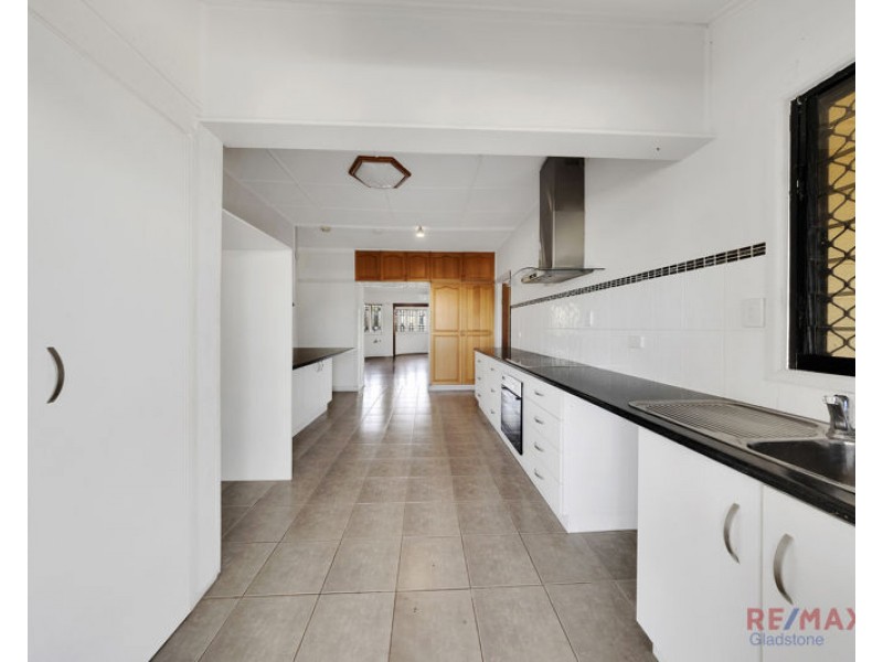11 Pier Street, South Gladstone QLD 4680