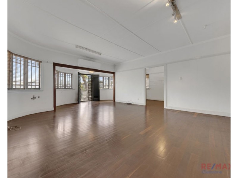 11 Pier Street, South Gladstone QLD 4680