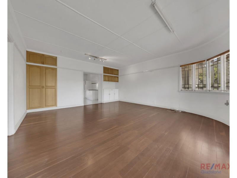 11 Pier Street, South Gladstone QLD 4680