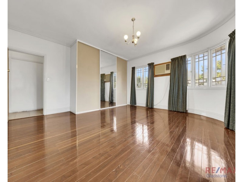 11 Pier Street, South Gladstone QLD 4680