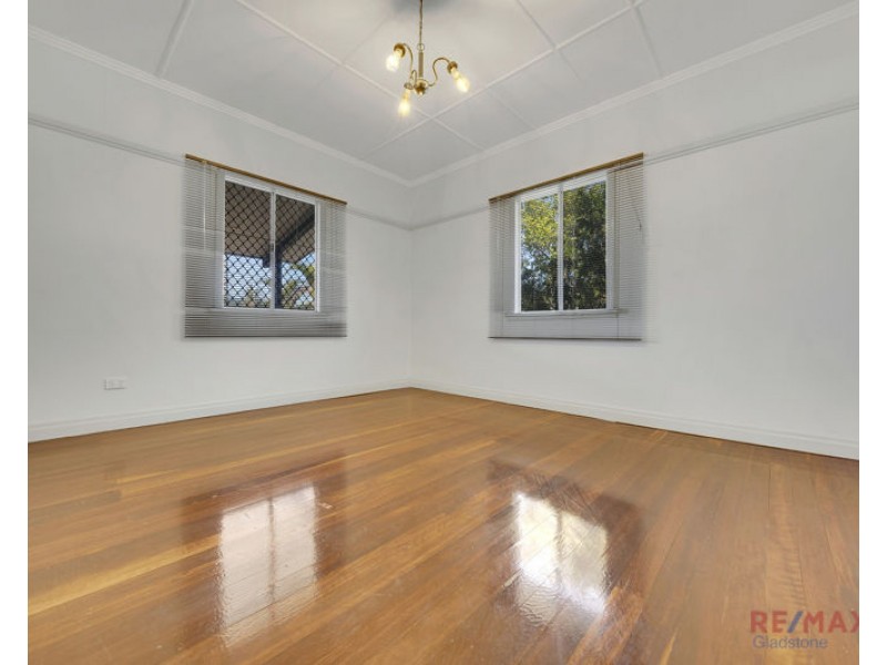 11 Pier Street, South Gladstone QLD 4680