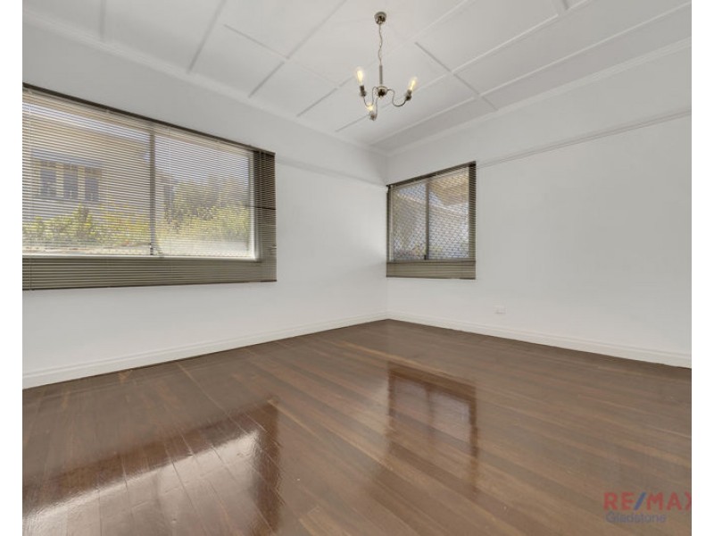 11 Pier Street, South Gladstone QLD 4680