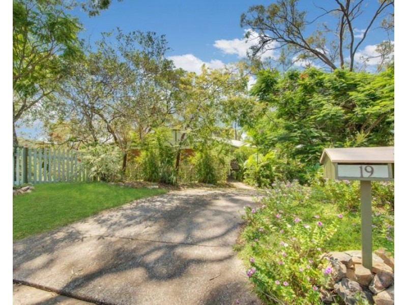 19 Bembooka Close, Glen Eden QLD 4680