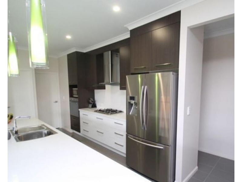 8 Blackburn Court, Kirkwood QLD 4680