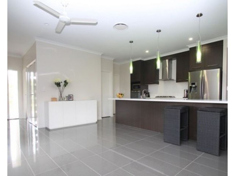 8 Blackburn Court, Kirkwood QLD 4680